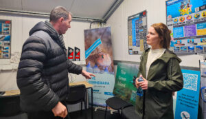 Bilde av en mann og en dame i et kurslokale