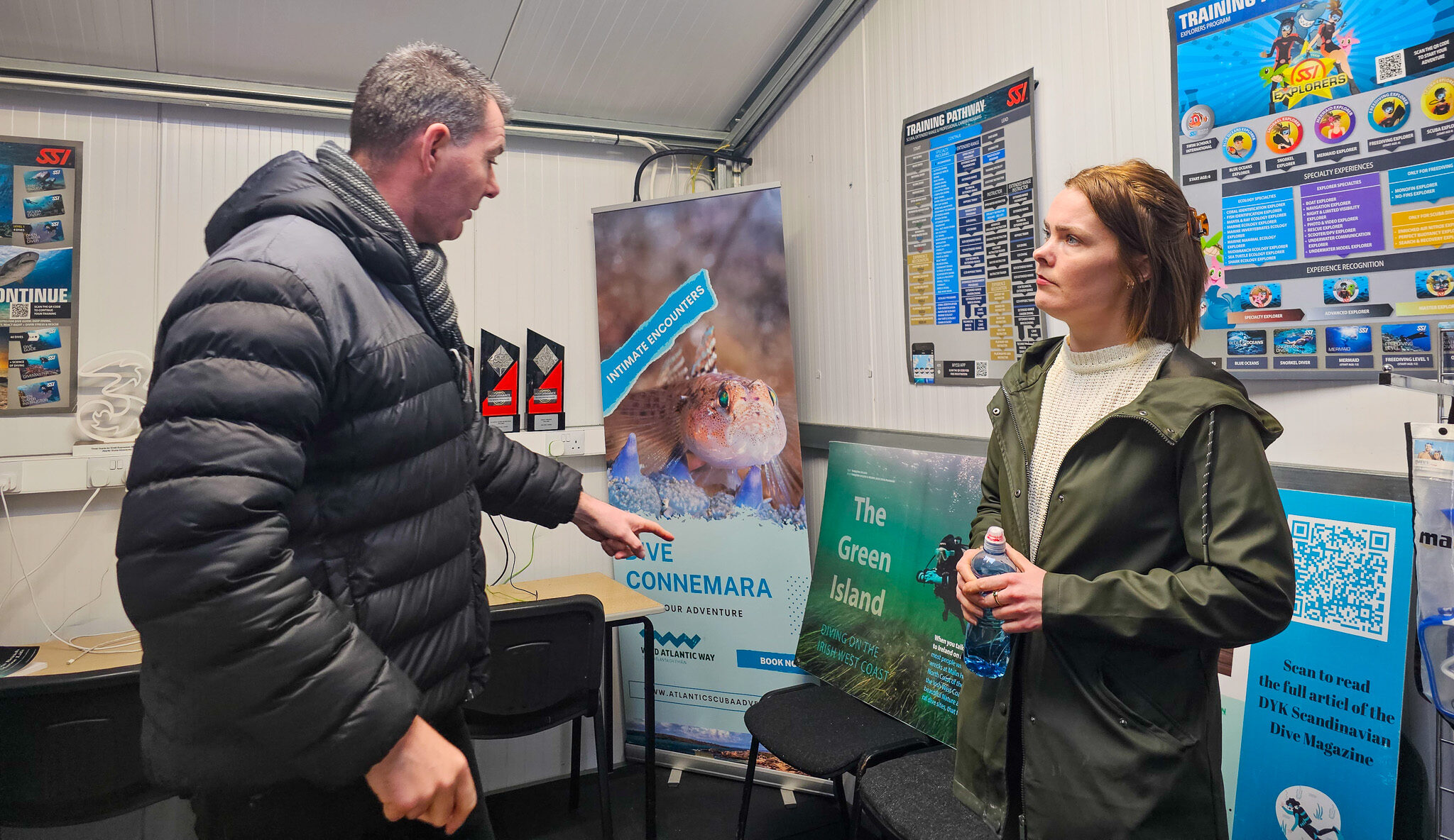 Bilde av en mann og en dame i et kurslokale